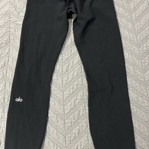 ALO Yoga Black Leggings Sleek Performance Design